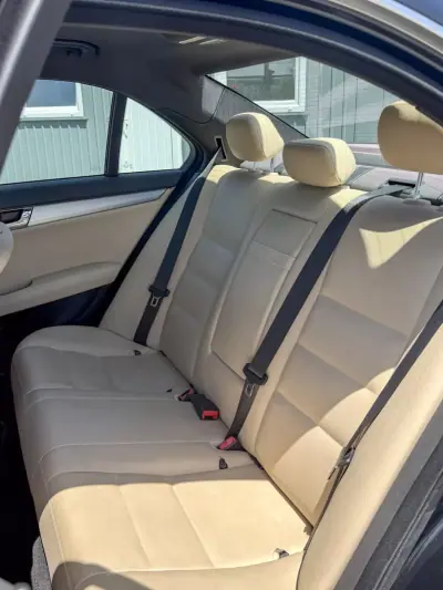 Mercedes-Benz C 250 2010 - 10900 EUR, 190000 km - AUTO.MOTO.pt - 190000km - foto 8 de 10
